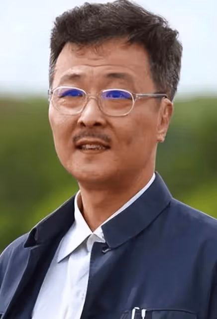 「百變戲骨」一走就是20年,讓妻子獨守16年空房,現如今把寵物狗當孩子養