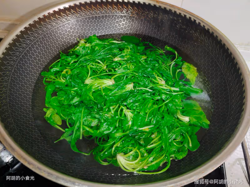 雞湯、骨湯不如喝這湯!天冷「搶鮮」煮一鍋,肉嫩湯鮮、滿口新鮮好味,熱氣騰騰一掃而光