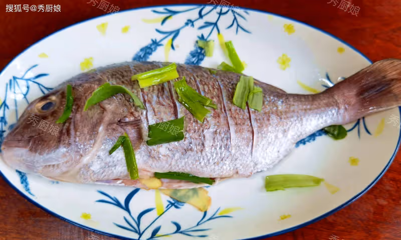 無論腌什麼魚,最忌用鹽和料酒腌制,你記住這幾個技巧,魚肉鮮嫩無腥味