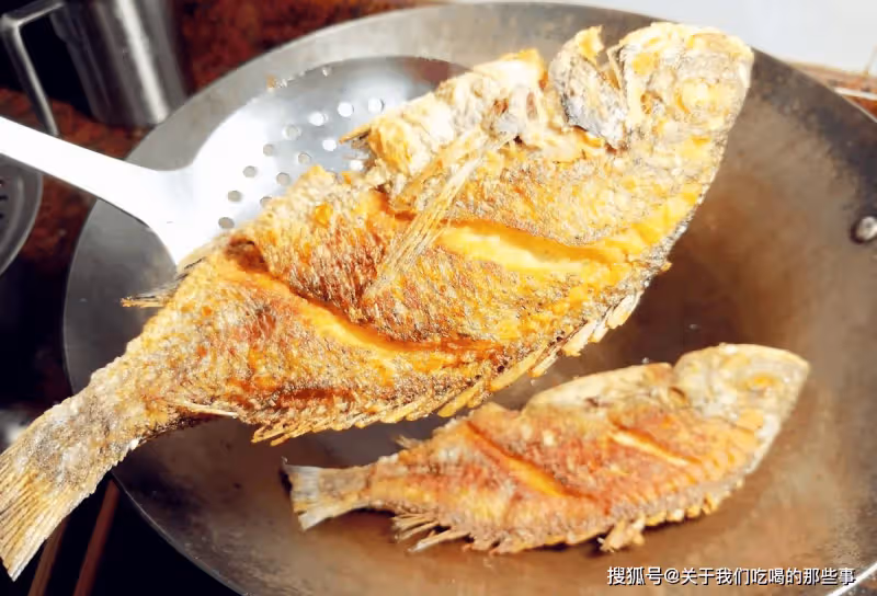 煎魚時,不要直接下鍋煎!多加2步,魚肉不粘鍋不破皮,還能去腥
