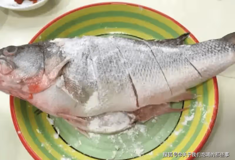 煎魚時,不要直接下鍋煎!多加2步,魚肉不粘鍋不破皮,還能去腥
