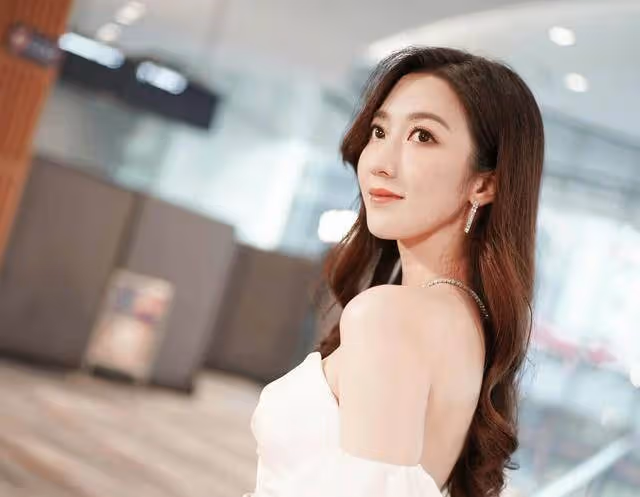 恭喜!TVB知名高顏值女星懷孕半年肥肚不肥人,宣布胎兒是女嬰
