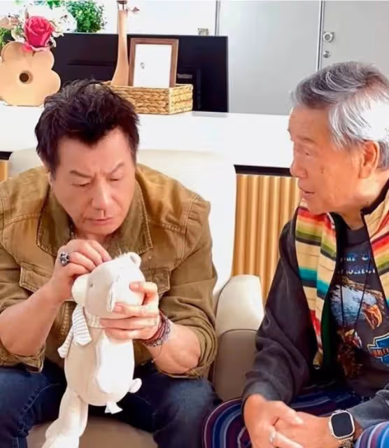 77歲石修近照曝光!與78歲劉江同框,網友驚呼:這年齡差太離譜!