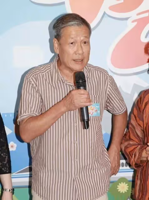 77歲石修近照曝光!與78歲劉江同框,網友驚呼:這年齡差太離譜!