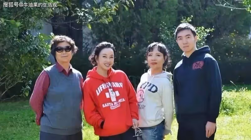 劉曉慶與妹妹一家決裂,深陷5個官司首次公開自己的身世,倪萍一句話讓她破防