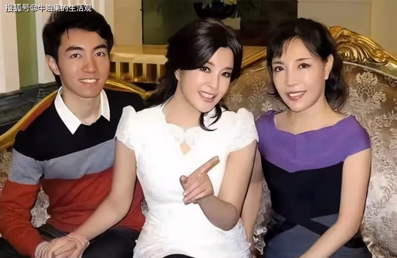 劉曉慶與妹妹一家決裂,深陷5個官司首次公開自己的身世,倪萍一句話讓她破防