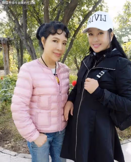 劉曉慶與妹妹一家決裂,深陷5個官司首次公開自己的身世,倪萍一句話讓她破防