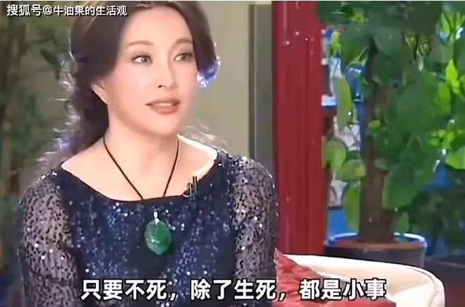 劉曉慶與妹妹一家決裂,深陷5個官司首次公開自己的身世,倪萍一句話讓她破防