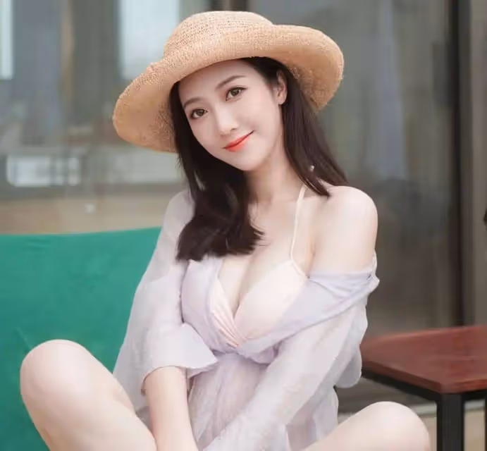 恭喜!TVB小花何依婷官宣懷女,最美孕媽身材依舊火辣,遺憾錯失《新聞女王2》