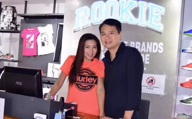 TVB金牌女配離婚後曝近況，攜子女度假似少女，女兒美貌驚艷