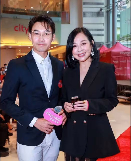 TVB女神旗袍亮相！自曝想回巢拍劇，曾被騙光家產卻活成鑽石女王