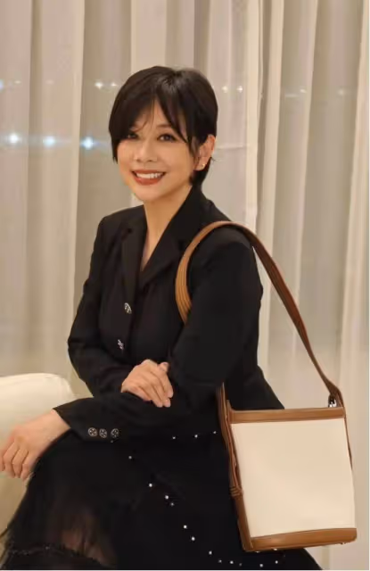 TVB女神旗袍亮相!自曝想回巢拍劇,曾被騙光家產卻活成鑽石女王
