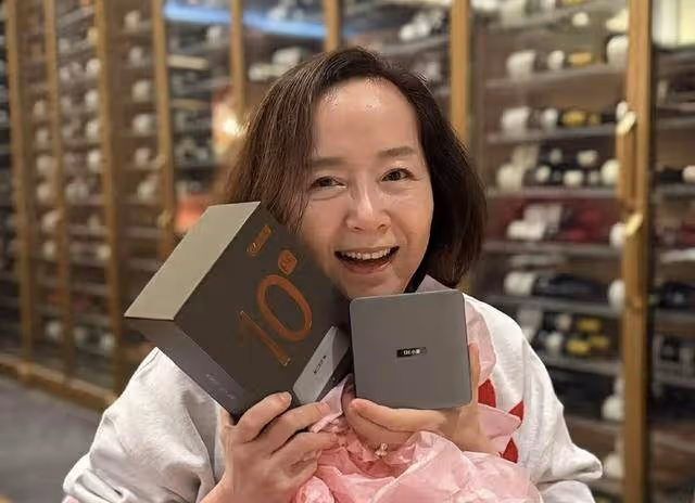香港知名女星67歲生日,狀態凍齡風韻猶存,女兒為護母變同性戀