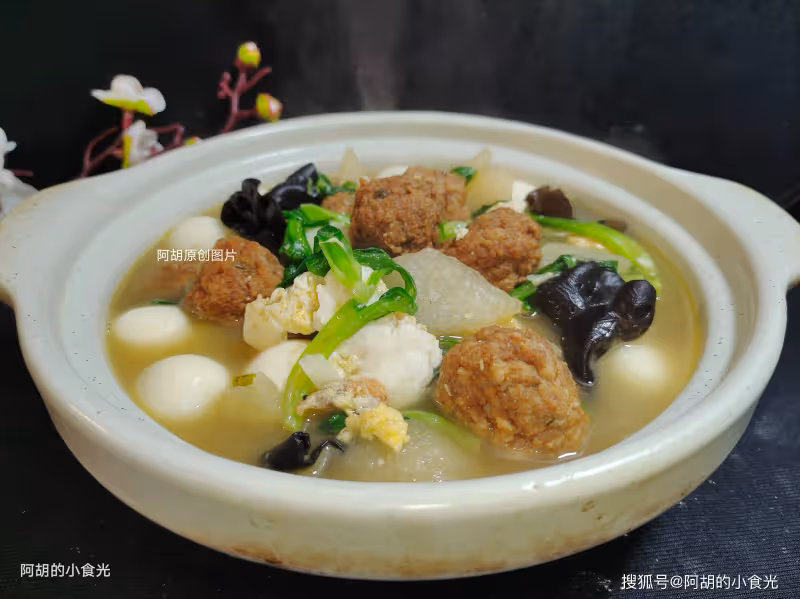 太喜歡這個燉菜了,多種食材一鍋出,熱氣騰騰、新年上桌寓意好,有葷有素全家都愛吃