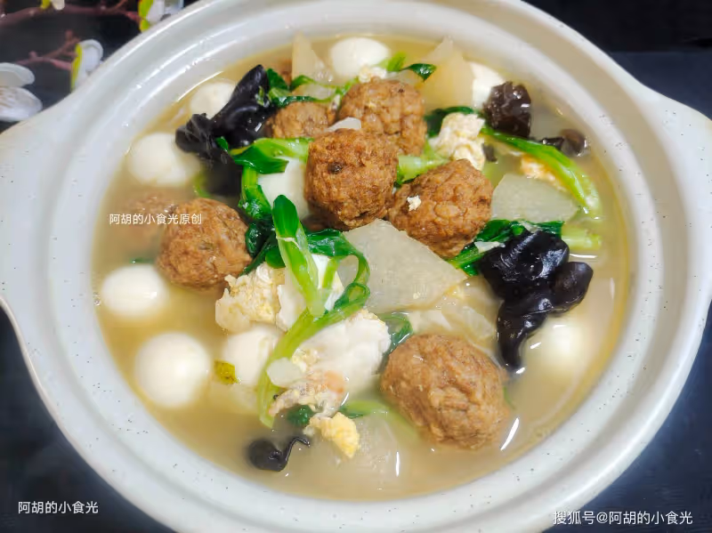 太喜歡這個燉菜了,多種食材一鍋出,熱氣騰騰、新年上桌寓意好,有葷有素全家都愛吃