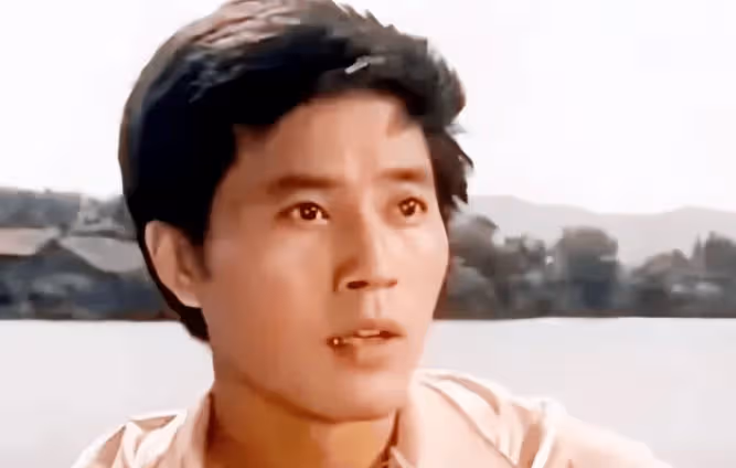 王偉平:從燒煤工逆襲成演員,娶初戀40年無緋聞,如今女兒比他還紅