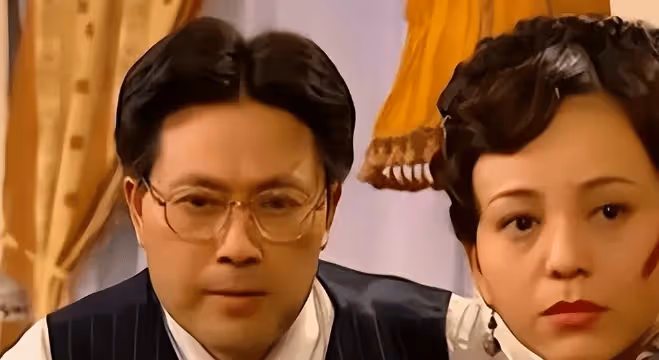 王偉平:從燒煤工逆襲成演員,娶初戀40年無緋聞,如今女兒比他還紅