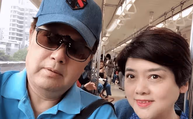 王偉平:從燒煤工逆襲成演員,娶初戀40年無緋聞,如今女兒比他還紅