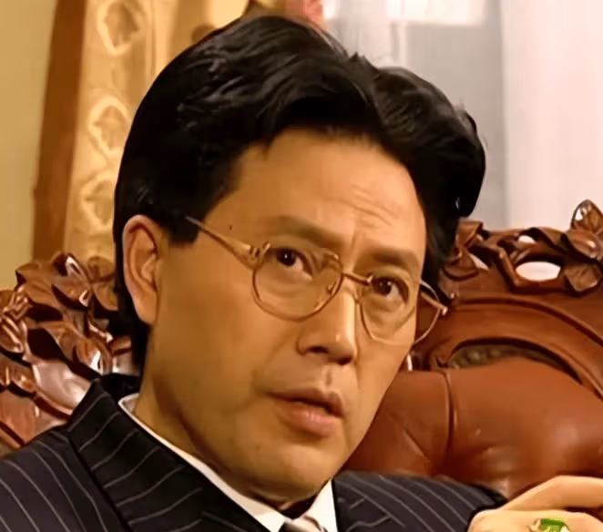 王偉平:從燒煤工逆襲成演員,娶初戀40年無緋聞,如今女兒比他還紅