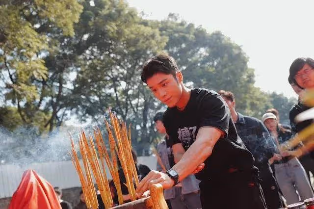 TVB小生「整容」疑雲？與港姐緋聞後疏離，搭檔霍建華成人生贏家