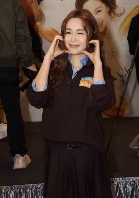 無劇可播?TVB賀歲檔播多年前倉底劇,男主角被贊帥氣卻難上位