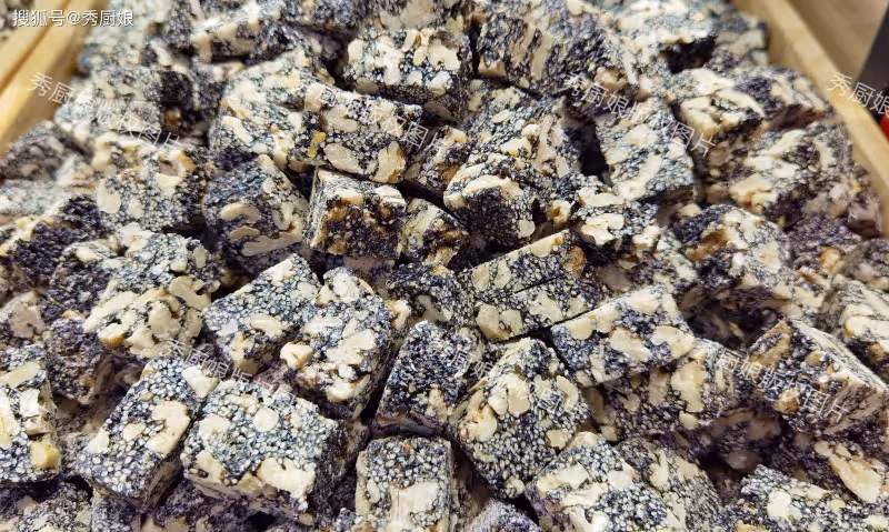 頭髮白的快,建議多吃這3樣食物,頭髮烏黑還滑順,中老年要多吃