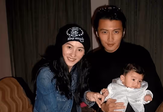 張柏芝給3兒改姓謝?謝賢公開挑明張柏芝騙婚,謝霆鋒:你爺孫戀我都沒說什麼