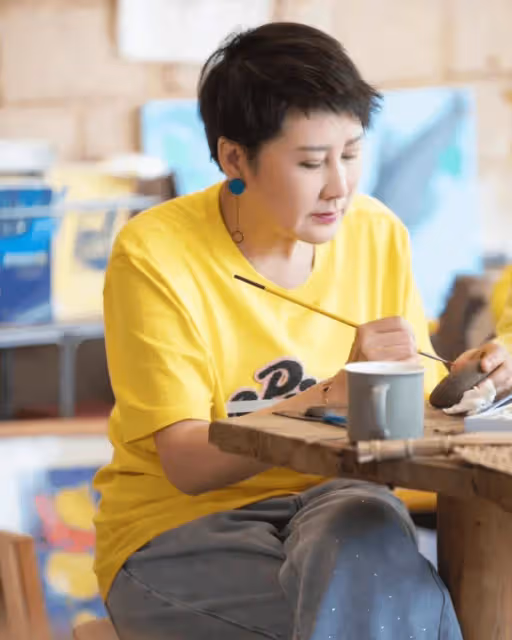 演員張凱麗:34歲嫁給作家,和丈夫相愛26年,卻從不讓女兒喊她媽媽!