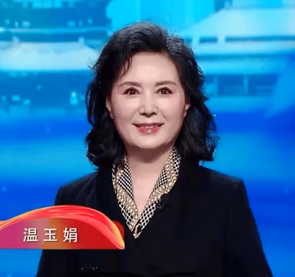 她是「中國第一賢妻」，不拍吻戲不炒作，66歲近照美得不像樣子