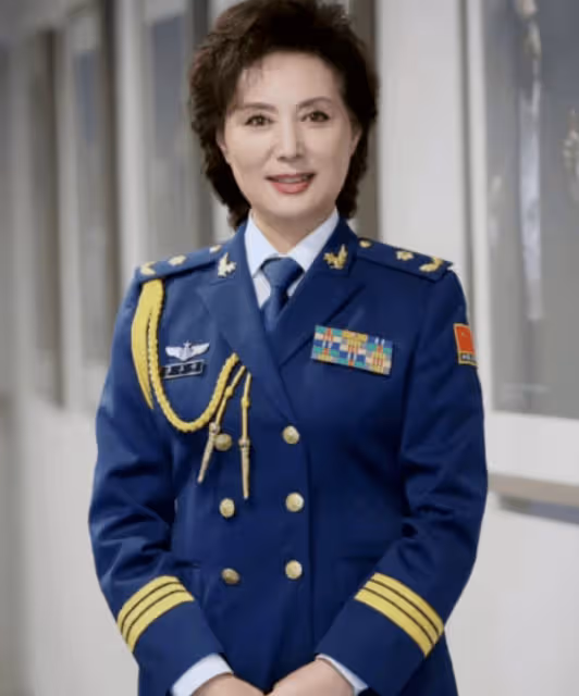 她是「中國第一賢妻」，不拍吻戲不炒作，66歲近照美得不像樣子