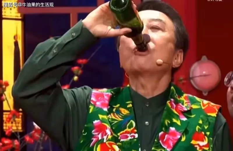 67歲馮鞏在遼衛春晚喝光一瓶醋太心酸，再現經典台詞，誰的DNA動了