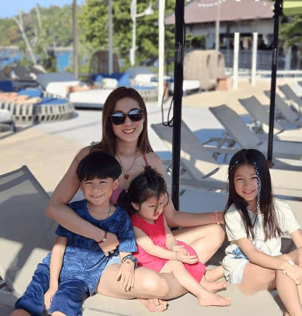 三個孩子顏值高!TVB前花旦稱支持女兒進娛樂圈!談不生第四個原因!