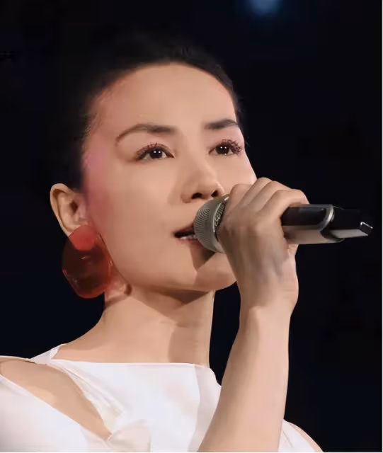 王菲春晚新歌疑似唱人生經歷,引網民淚目!她活成了自己要的樣子