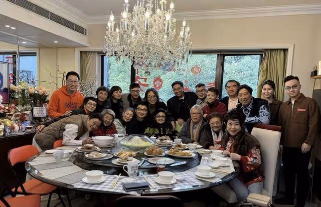 白雪仙96歲仍雍容華貴!愛徒齊拜年,與任劍輝情深一世令人動容