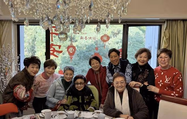白雪仙96歲仍雍容華貴!愛徒齊拜年,與任劍輝情深一世令人動容