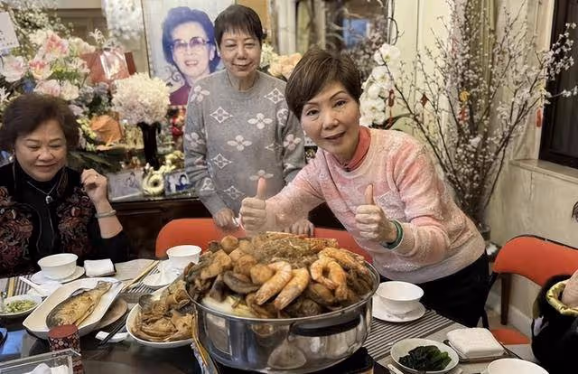 白雪仙96歲仍雍容華貴!愛徒齊拜年,與任劍輝情深一世令人動容