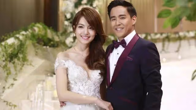 TVB前小花帶仨娃崩潰,幽怨眼神「射殺」老公,帶娃上廁所太難了