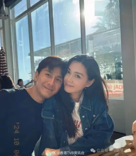 馬國明湯洛雯著紅色情侶裝放閃 網民催早生貴子