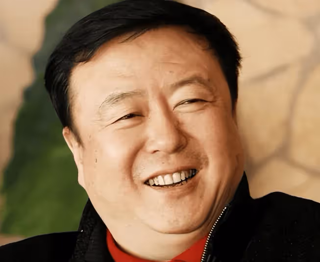 一婚娶央視主持人,二婚娶演員,三婚娶小30歲美女,64歲才當爸爸