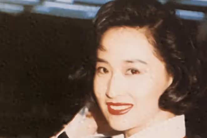 她被稱為「香港第一情婦」,是張藝謀的白月光,卻做小三被打到不能生育