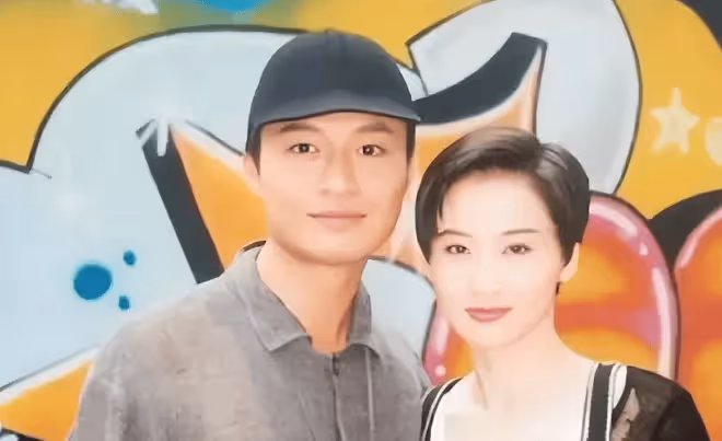 她被稱為「香港第一情婦」,是張藝謀的白月光,卻做小三被打到不能生育