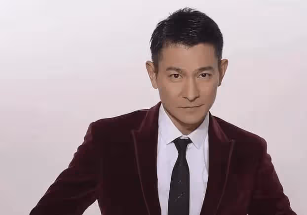 四大天王里,張學友封神,郭富城封帝,黎明封王,那劉德華有什麼稱號?