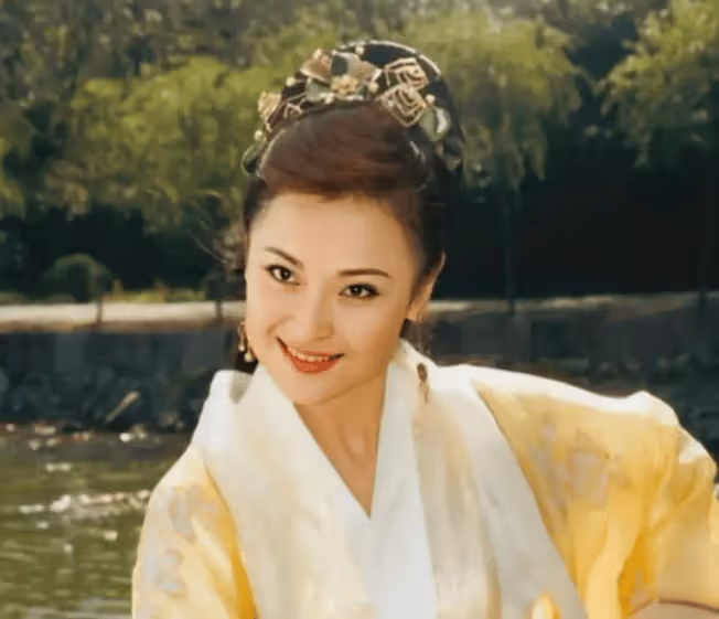 演員王璐瑤：年輕時貌美如花，閃婚富翁當後媽，如今發福成大媽