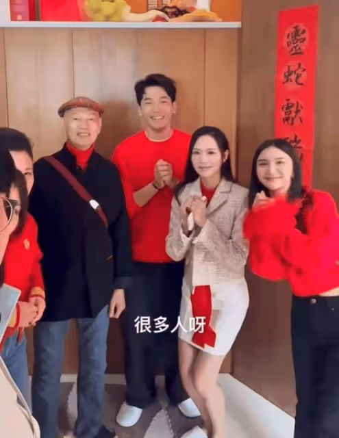 TVB重量級女星央視春晚獻唱!TVB花旦小生紛紛前來團拜!超五十餘人祝賀現場熱鬧!