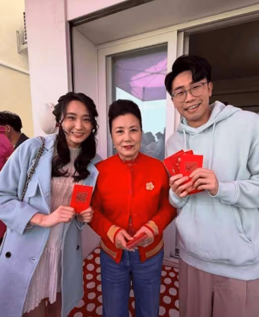 TVB重量級女星央視春晚獻唱!TVB花旦小生紛紛前來團拜!超五十餘人祝賀現場熱鬧!