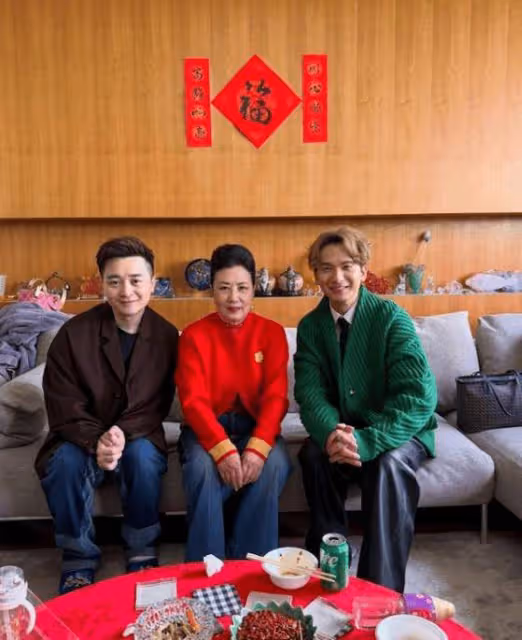 TVB重量級女星央視春晚獻唱!TVB花旦小生紛紛前來團拜!超五十餘人祝賀現場熱鬧!