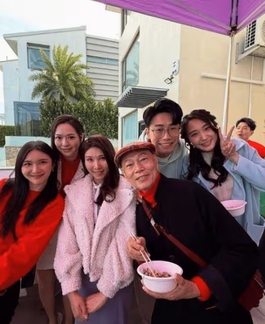 TVB重量級女星央視春晚獻唱!TVB花旦小生紛紛前來團拜!超五十餘人祝賀現場熱鬧!