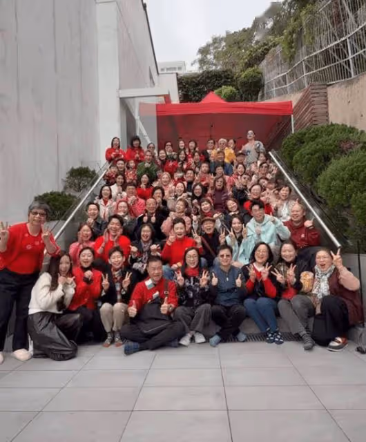TVB重量級女星央視春晚獻唱！TVB花旦小生紛紛前來團拜！超五十餘人祝賀現場熱鬧！