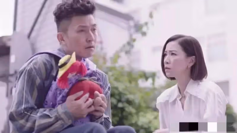 從「爛泥」到視帝！陳山聰婚變疑雲後曬恩愛，一家三口新年派利是超溫馨