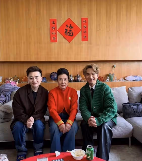 汪明荃新年家宴堪比頒獎禮,百位明星排隊拜年,紅包金額曝光